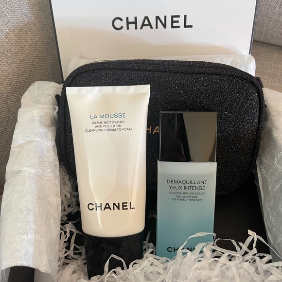 ❌Sold❌ Chanel Shimmer Pouch with Skin care set - Picture 6 of 9
